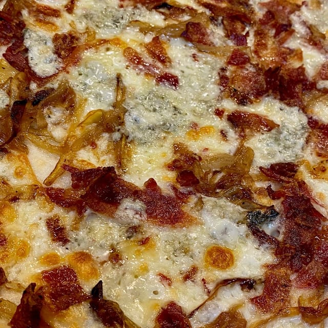 Bacon Blu Pizza.
